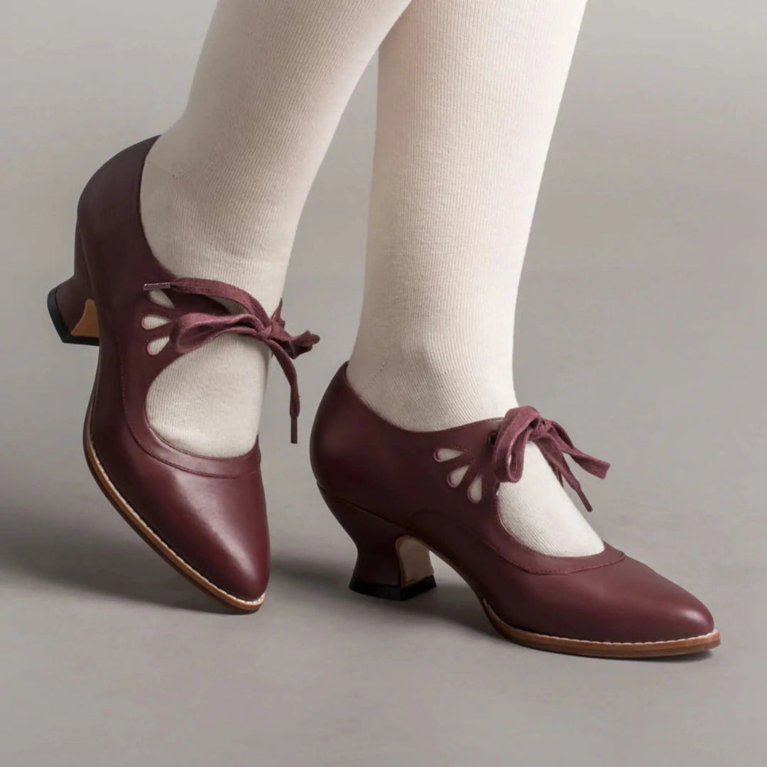 Chaussures Clémentine pour femme à talons orthopédiques, semelle intégrée réduisant la pression pour une élégance confortable.