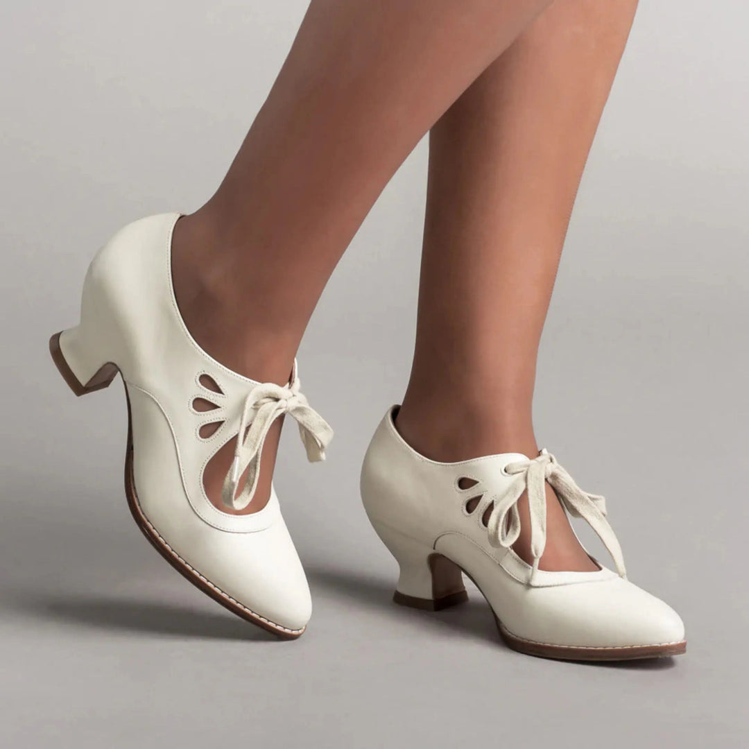 Chaussures Clémentine pour femme à talons orthopédiques, semelle intégrée réduisant la pression pour une élégance confortable.
