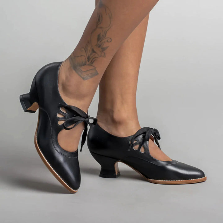 Chaussures Clémentine pour femme à talons orthopédiques, semelle intégrée réduisant la pression pour une élégance confortable.