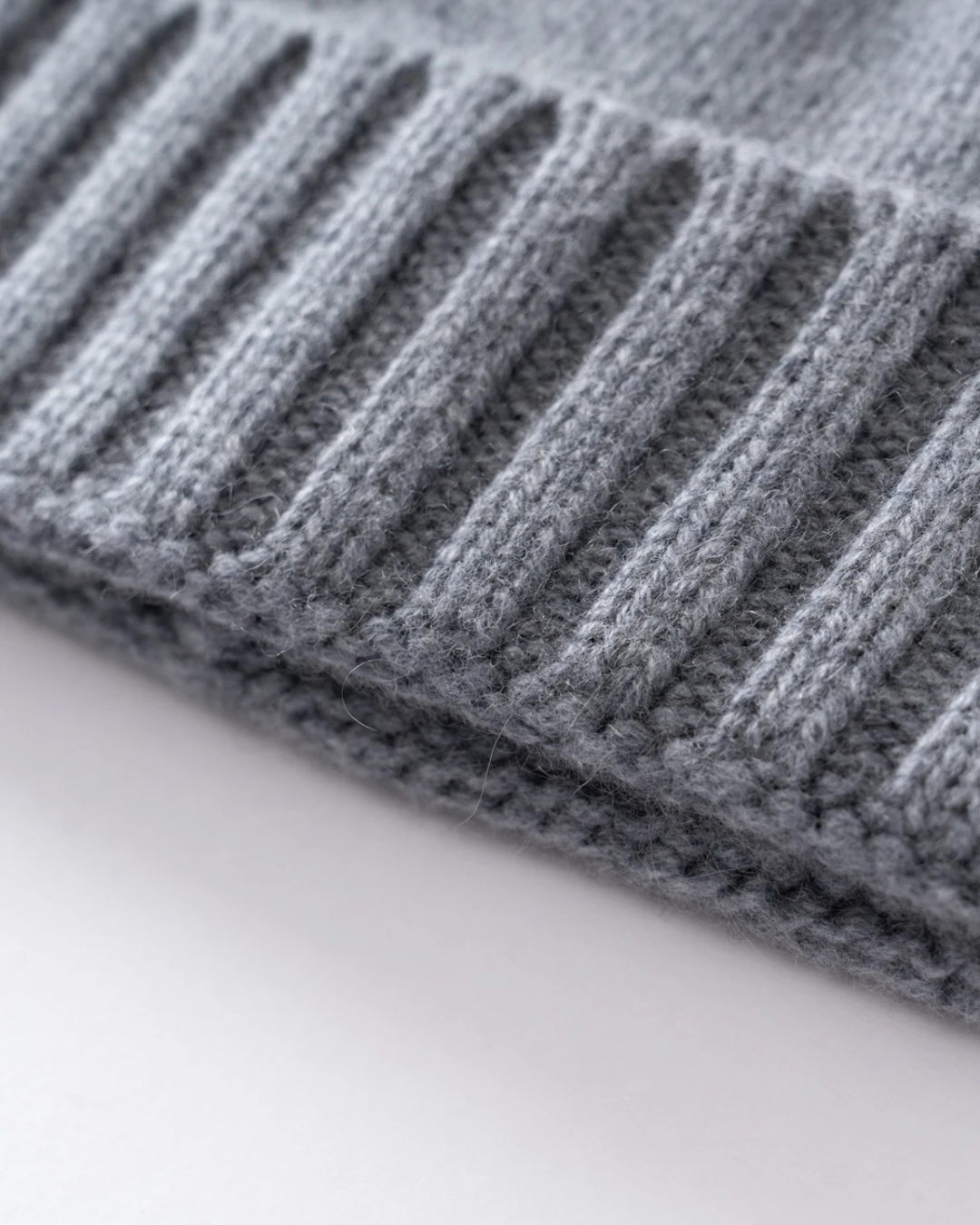 Berretto da donna in cashmere con risvolto a coste