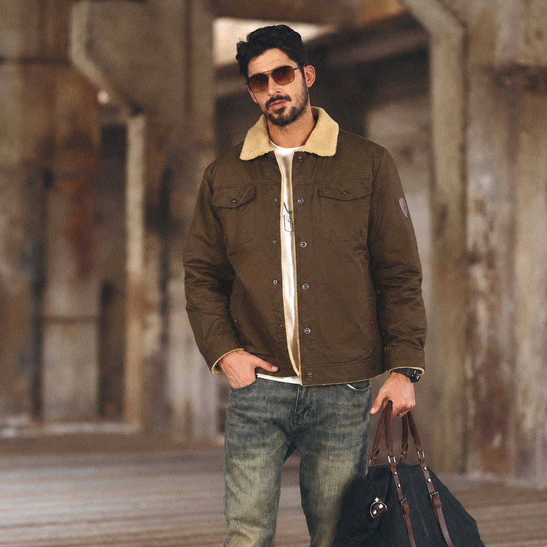 Giacca trucker da uomo foderata in sherpa con colletto risvoltato