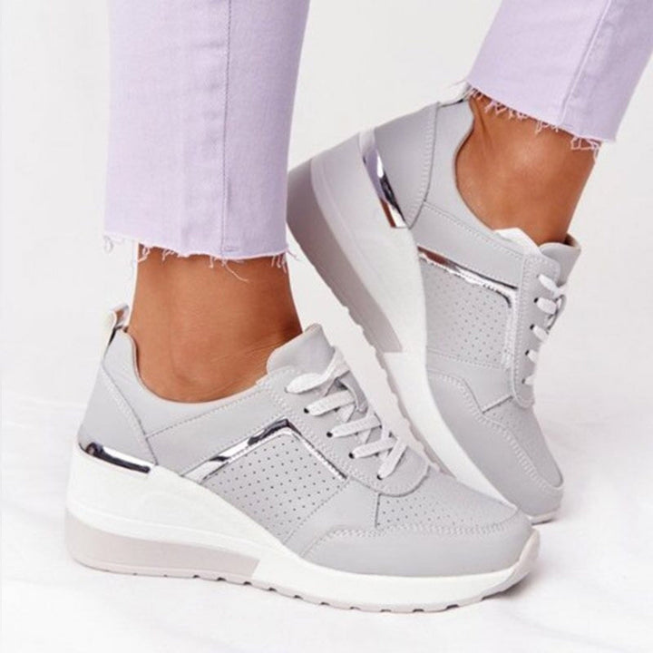 Baskets compensées Anaïs pour femme, effet compensé élégant et conception confortable pour un look sophistiqué au quotidien.