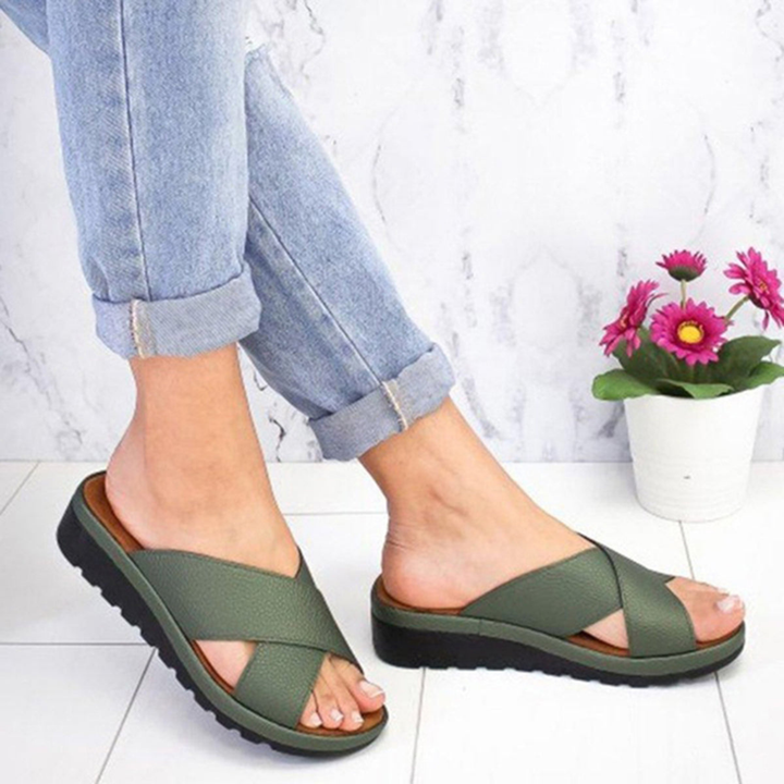 Sandales Suzanne pour femme à confort et maintien optimal, démarche naturelle et coupe ergonomique adaptée aux longues journées.