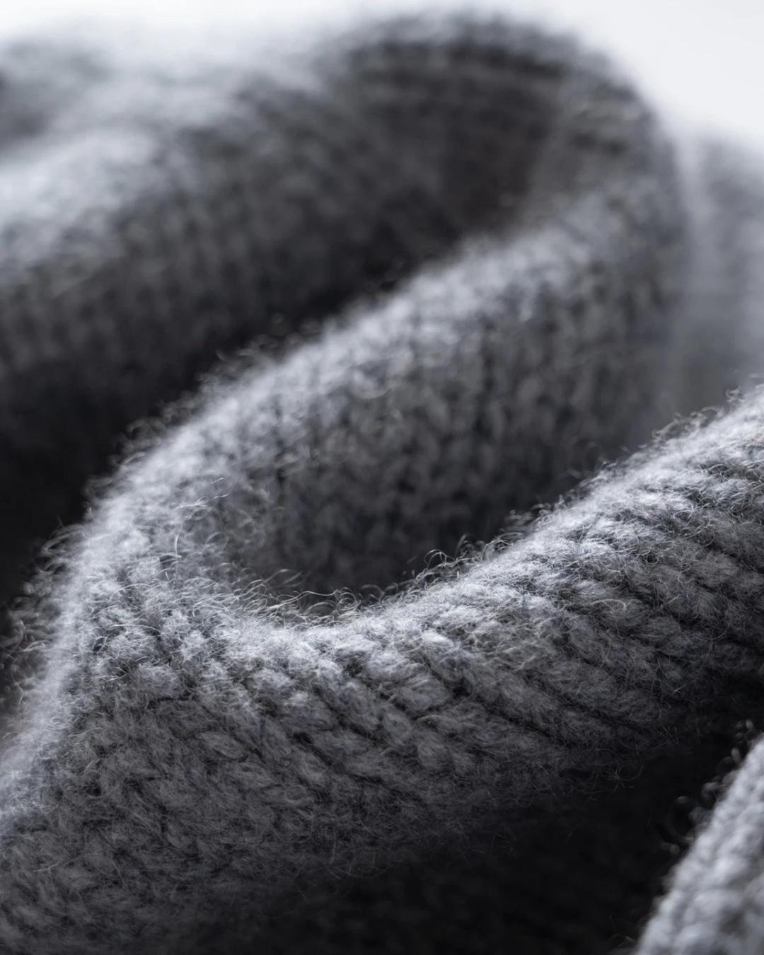 Berretto da donna in cashmere con risvolto a coste