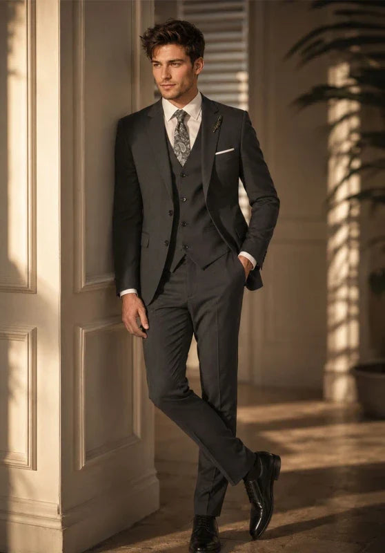 Costume Trois Pièces Homme Coupe Formelle avec Col Notch et Gilet Quatre Boutons