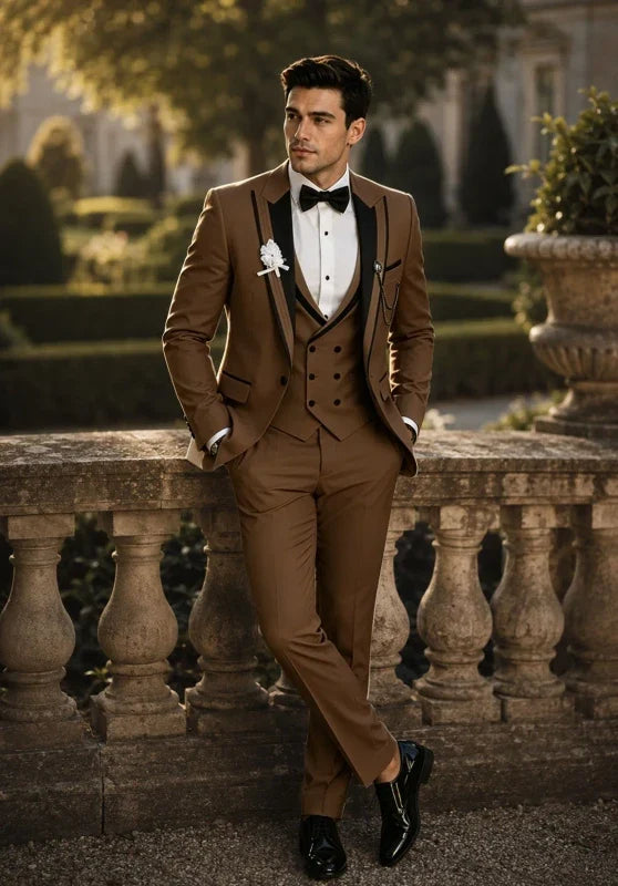 Costume Trois Pièces Homme Coupe Slim avec Col Peak et Gilet Croisé