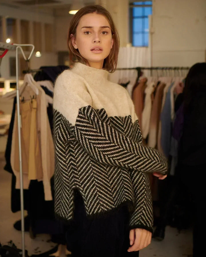 Maglione da donna a collo alto - Maglia testurizzata con motivo a chevron