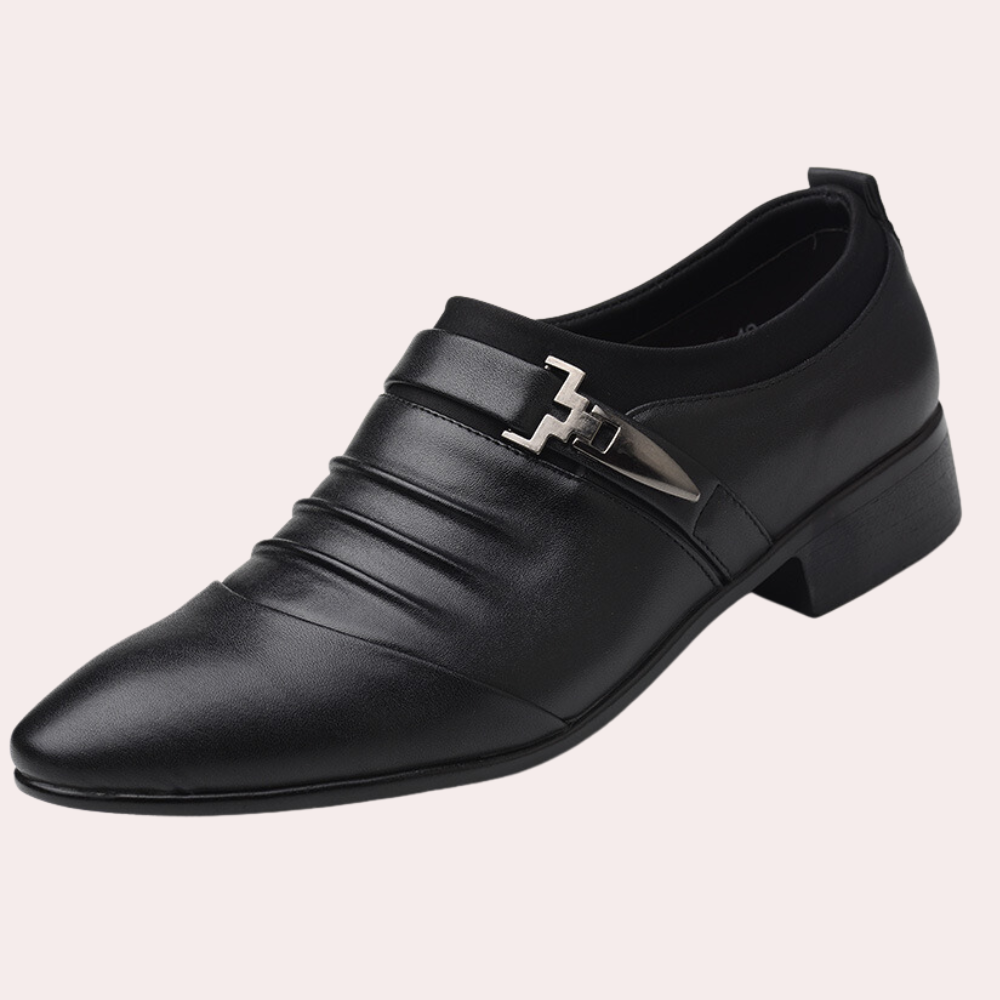 Chaussures Clément pour homme à bout pointu, silhouette moderne et finition soignée pour les occasions habillées.