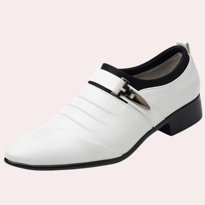 Chaussures Clément pour homme à bout pointu, silhouette moderne et finition soignée pour les occasions habillées.