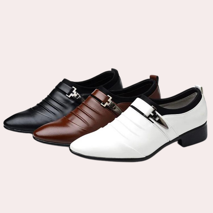 Chaussures Clément pour homme à bout pointu, silhouette moderne et finition soignée pour les occasions habillées.