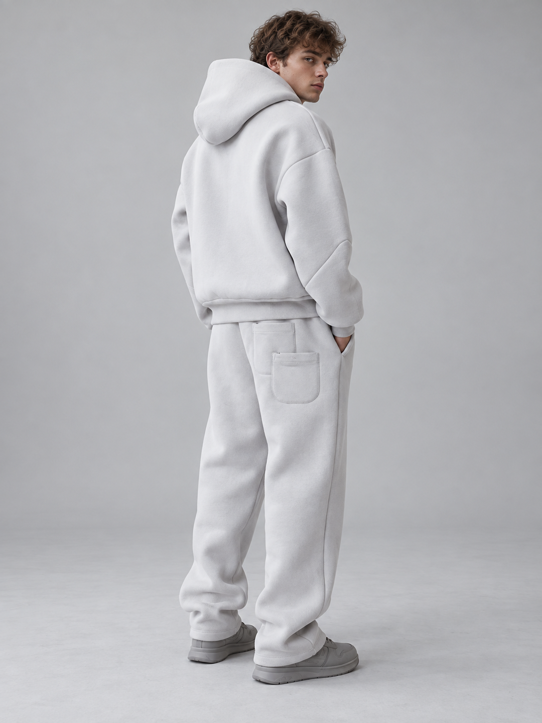 Oversized herenset met capuchon en joggingbroek met trekkoord