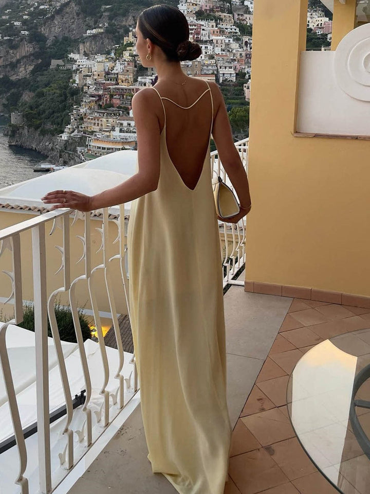 Robe nuisette dos nu Chiara pour femme, luxueuse et tendance. Cette robe longue couleur jaune pâle, avec un dos nu élégant et une coupe fluide, offre un look chic et sophistiqué. Idéale pour une soirée estivale ou un événement spécial, elle allie confort et raffinement dans un style moderne.