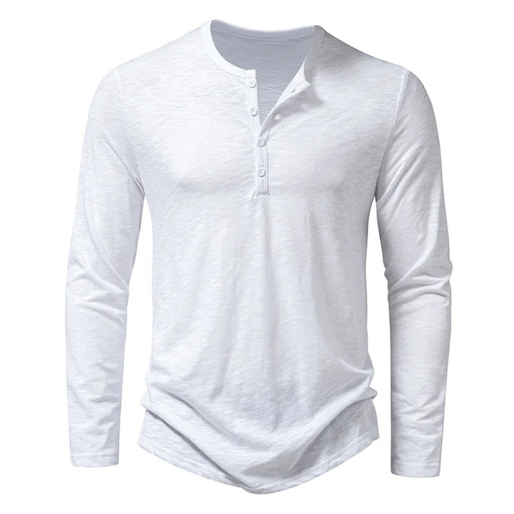 Chemise Henley contemporaine Crispin pour homme blanche, manches longues et col rond avec patte boutonnée, coupe moderne légère et décontractée.