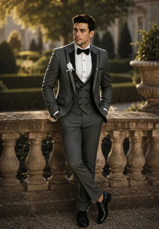 Costume Trois Pièces Homme Coupe Slim avec Col Peak et Gilet Croisé