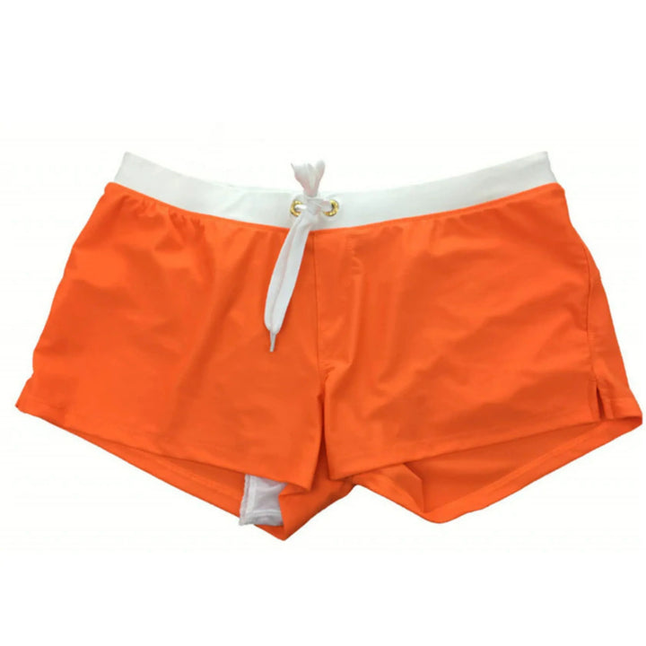 Short de bain pour homme Gérardin, dynamique et moderne, de couleur orange avec une taille élastique et des cordons de serrage blancs. Ce modèle confortable et tendance est parfait pour un look éclatant à la plage ou à la piscine.