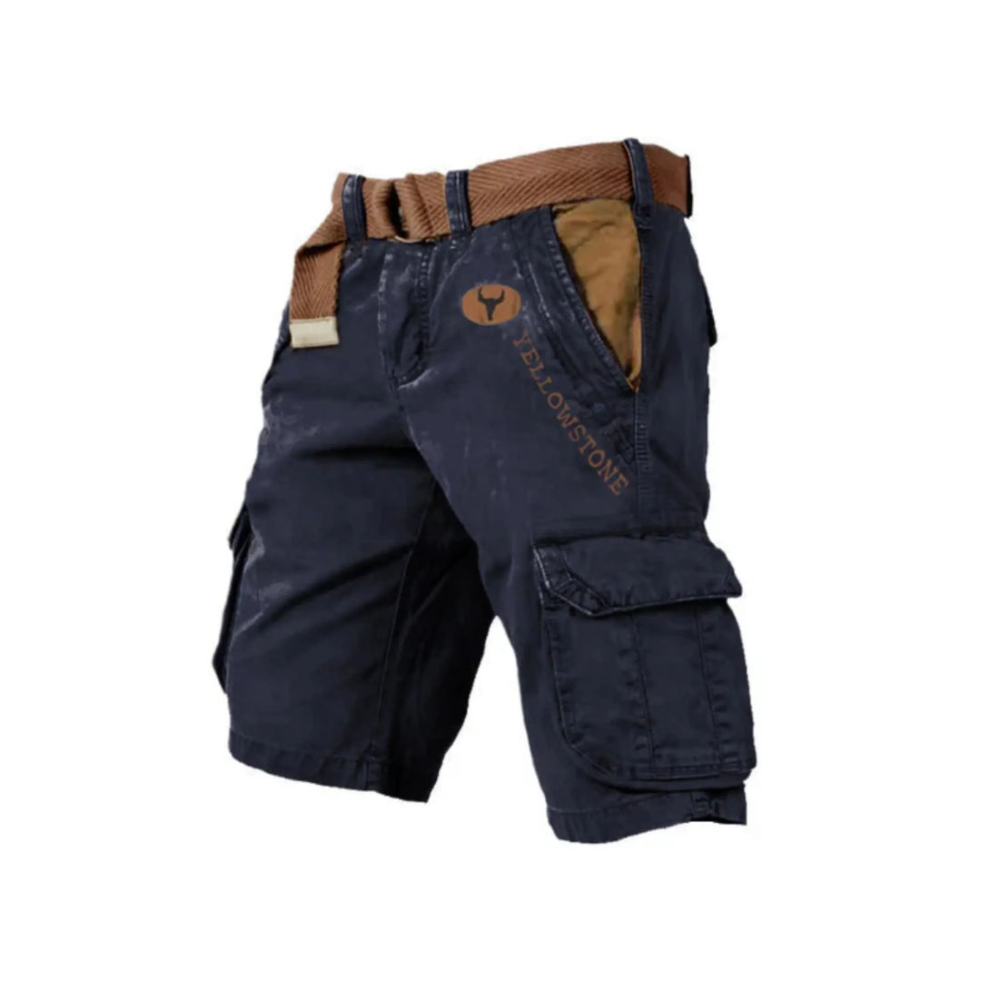 Short cargo bleu marine avec des poches latérales spacieuses et une ceinture ajustable, offrant à la fois style et fonctionnalité. Parfait pour un look décontracté et pratique durant les journées chaudes.