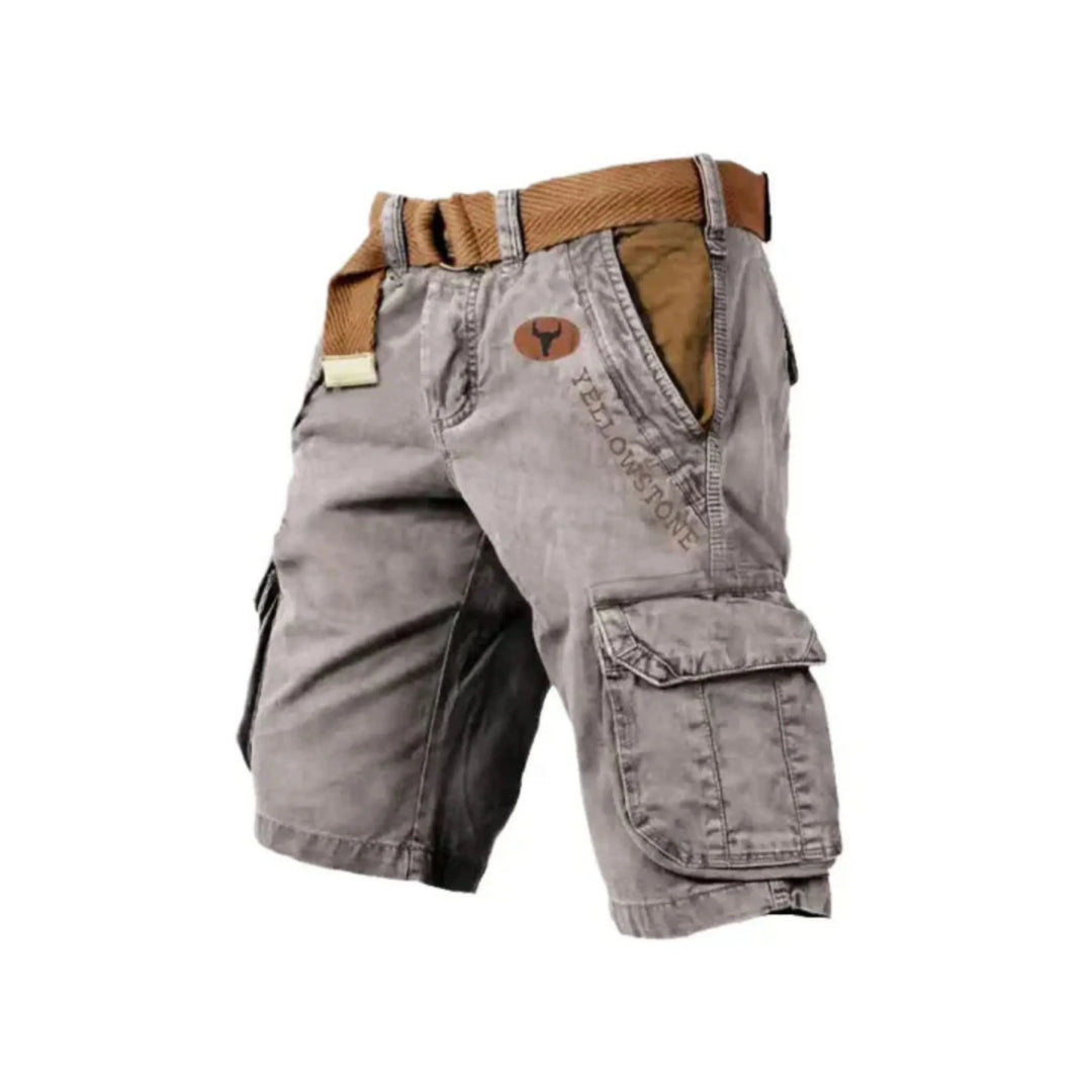 Short cargo gris avec poches latérales pratiques et ceinture ajustable. Idéal pour un look décontracté et fonctionnel, parfait pour les journées estivales ou les activités en plein air.