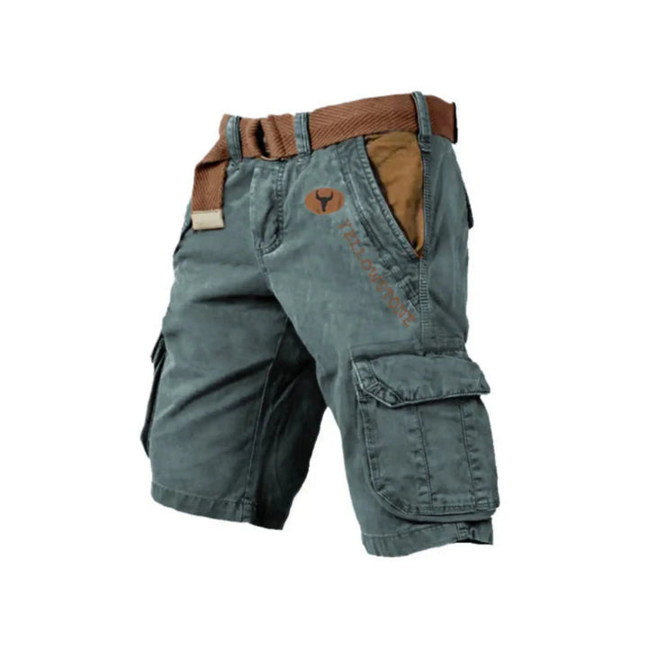 Short cargo vert avec poches latérales spacieuses et une ceinture ajustable. Parfait pour un look décontracté et fonctionnel, idéal pour les activités en plein air ou les journées d'été.
