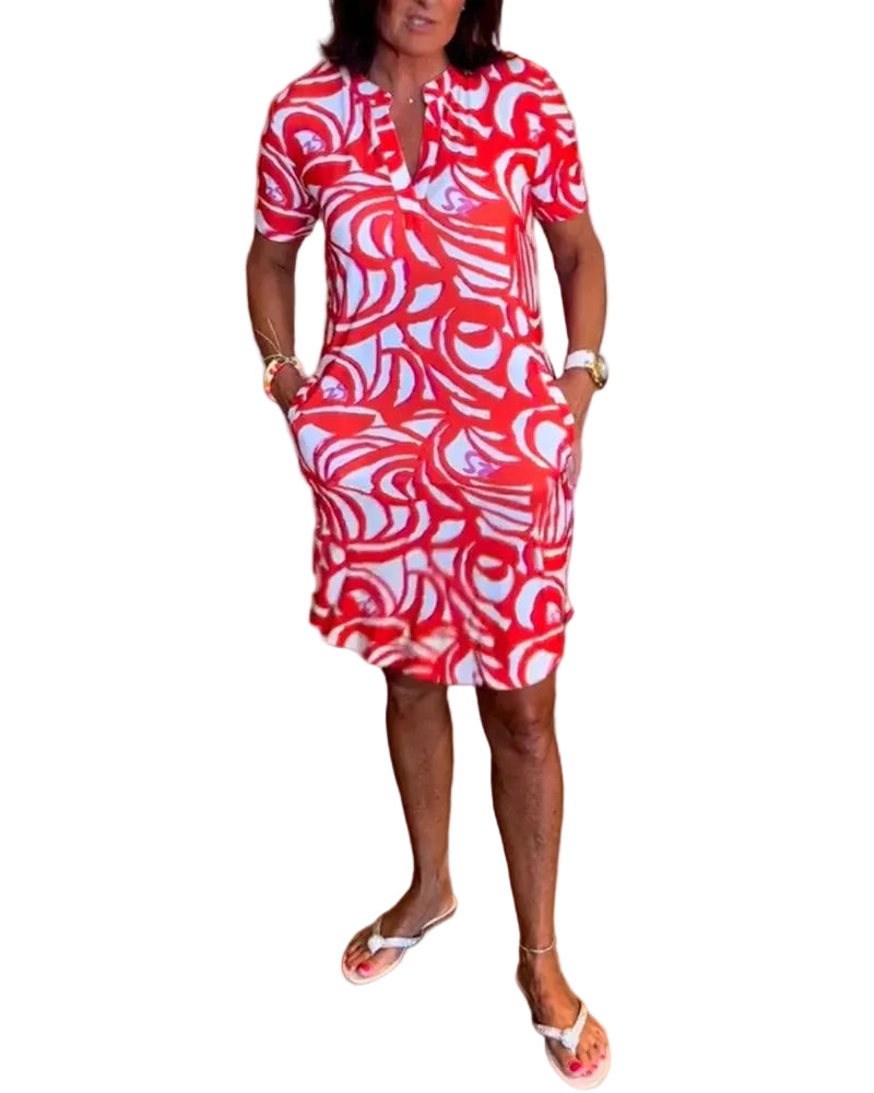 Moderne avec des motifs géométriques rouges et blancs, parfaite pour un look estival décontracté. Idéale à porter avec des sandales pour une tenue légère et stylée.