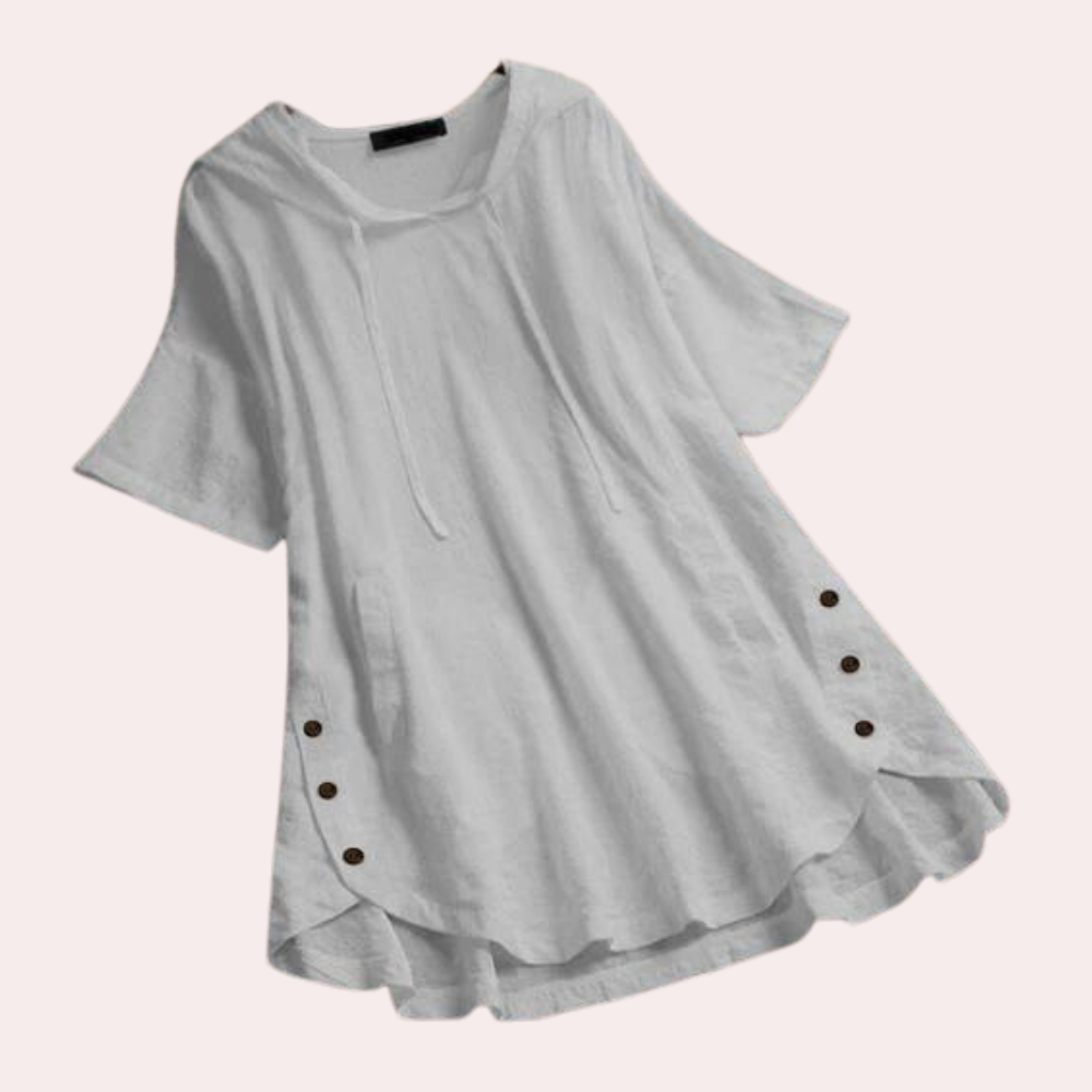 Chemisier long ample Jihane pour femme, au style moderne et décontracté. Ce modèle blanc à manches courtes, avec une capuche et des boutons sur les côtés, offre une coupe fluide et légère, idéale pour un look élégant et confortable au quotidien.