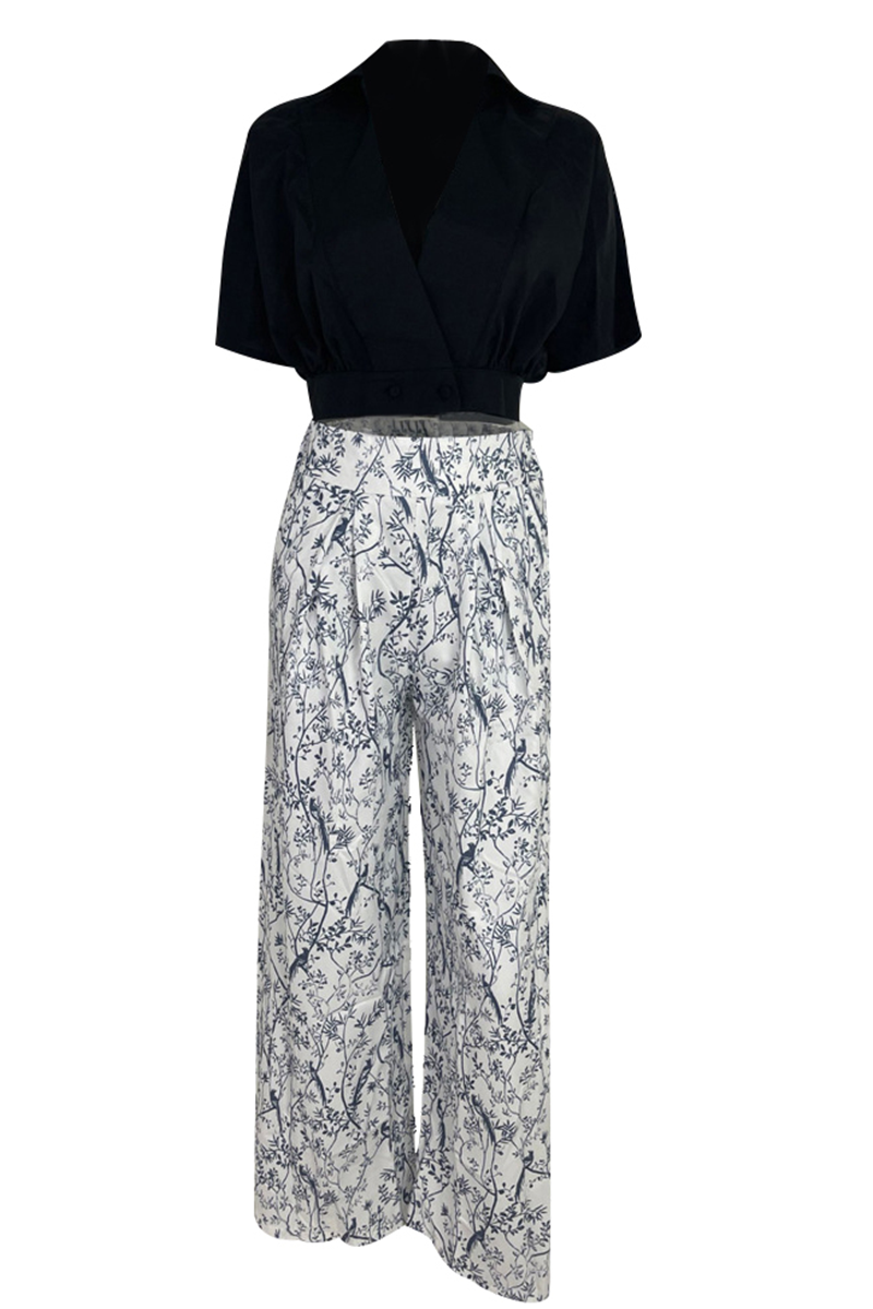 Set pour femme Kaïna, composé d'un haut noir à manches bouffantes et d'un pantalon large à imprimé floral bleu et blanc, parfait pour un look élégant et moderne.