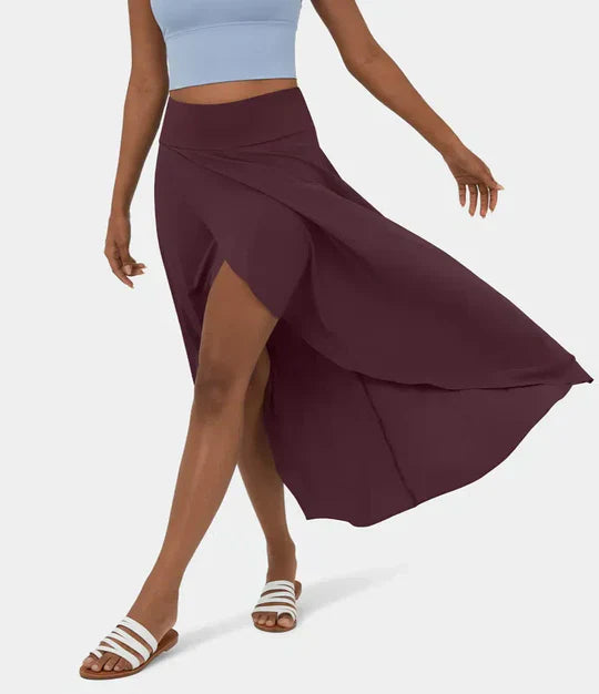 Jupe midi d’été pour femme de couleur bordeaux, coupe fluide avec fente asymétrique, légère et élégante, idéale pour un look tendance et féminin.