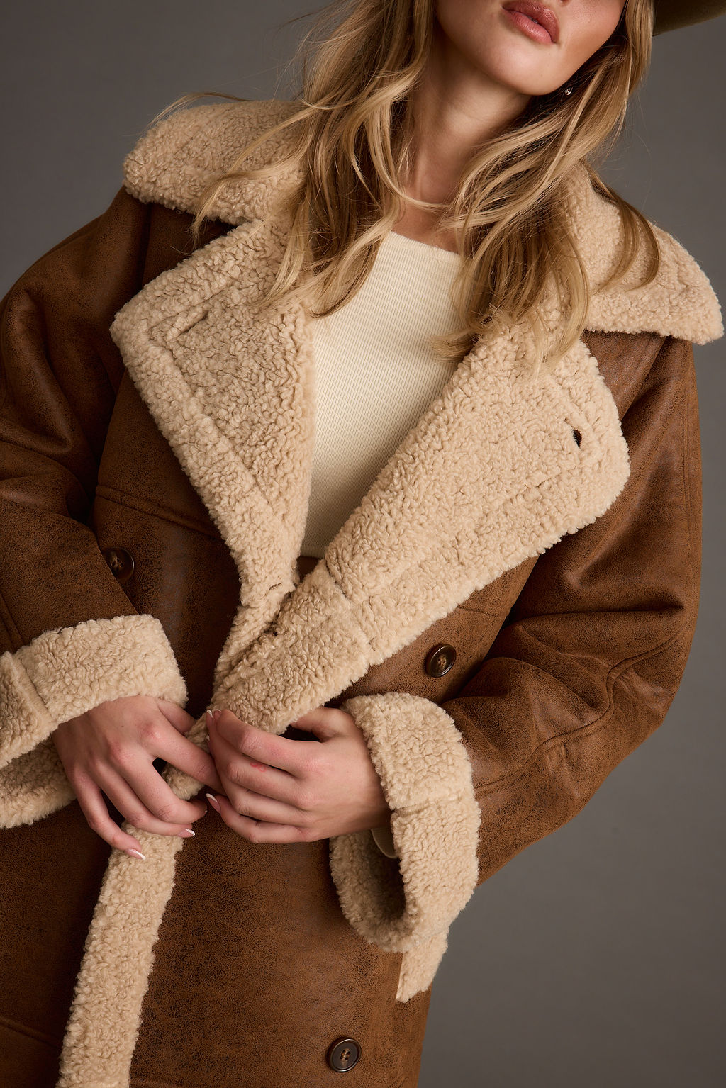 Veste en Cuir d'Agneau Véritable pour Femme Marron avec Col en Fausse Fourrure