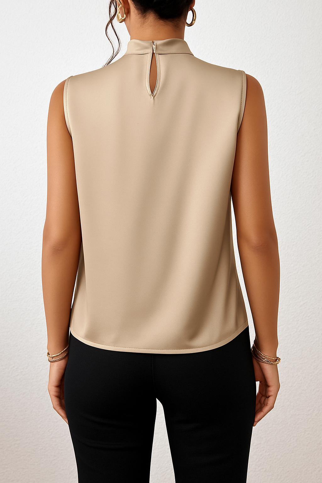 Leah | Blouse dos nu en satin pour femme | Moderne