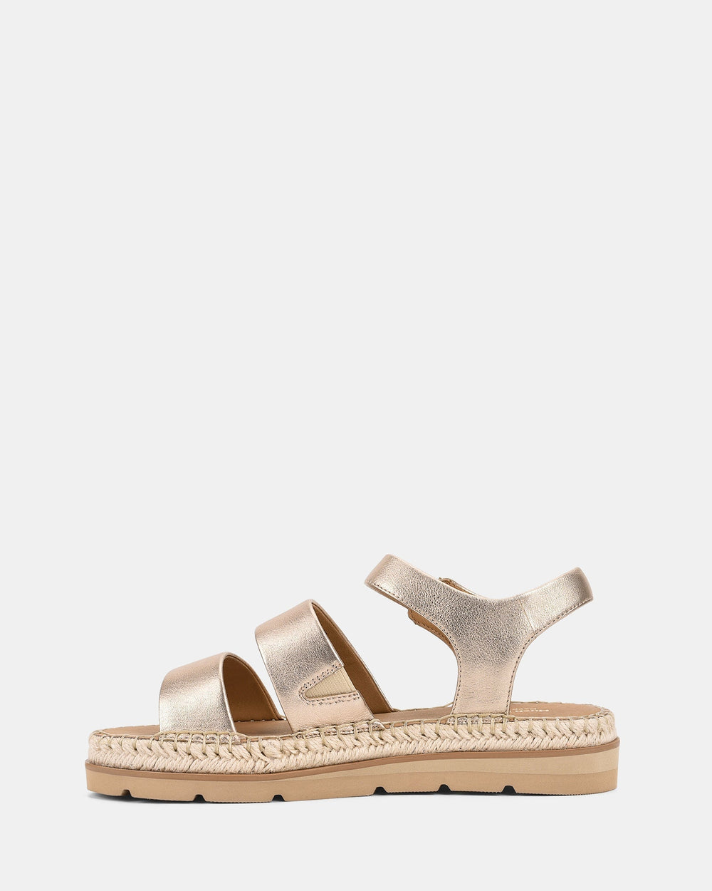 Sandales modernes avec des lanières dorées et une semelle tressée, offrant confort et style pour l'été.