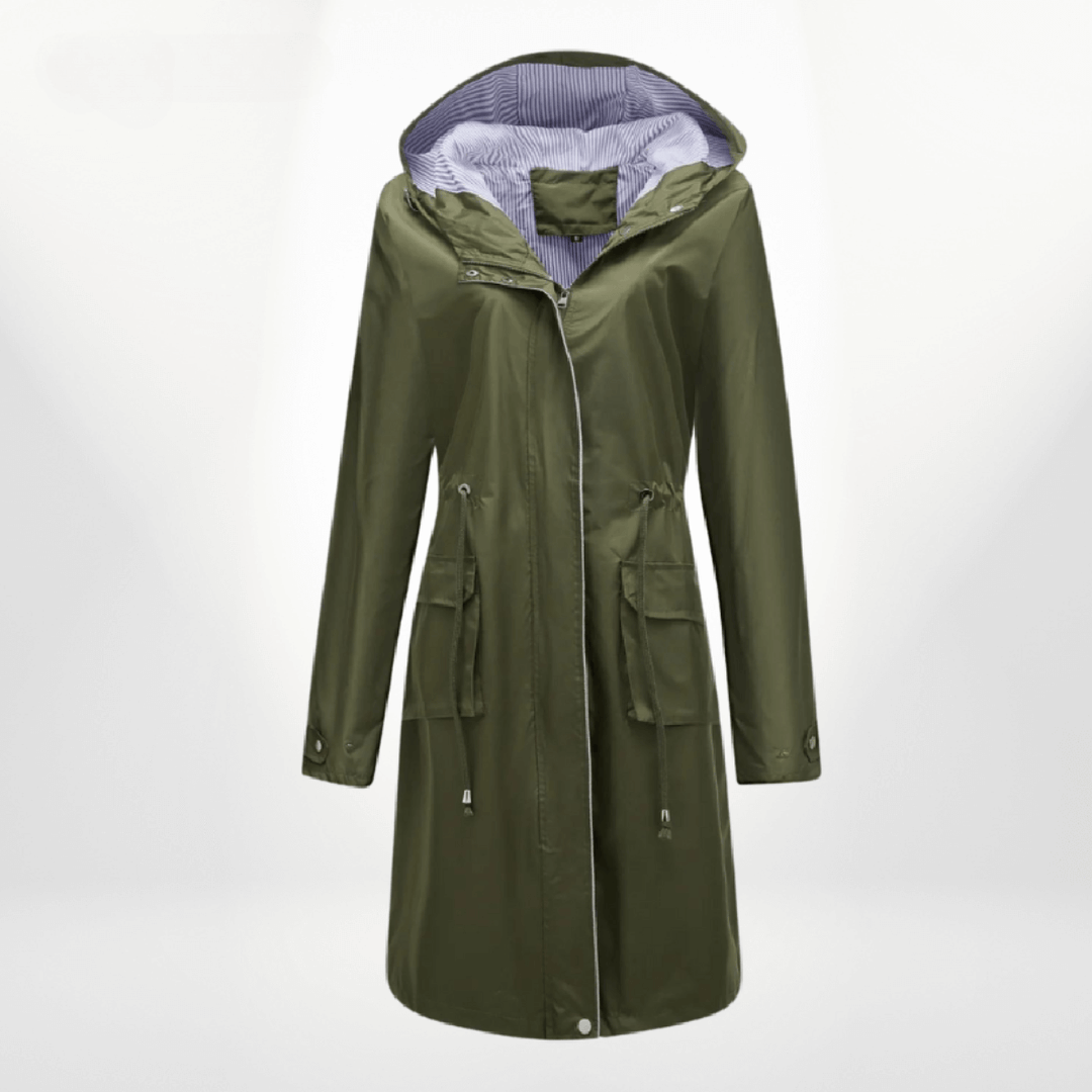 Manteau long vert pour femme avec capuche doublée, fermeture éclair, cordons de serrage à la taille et grandes poches à rabat, présenté sur fond clair.