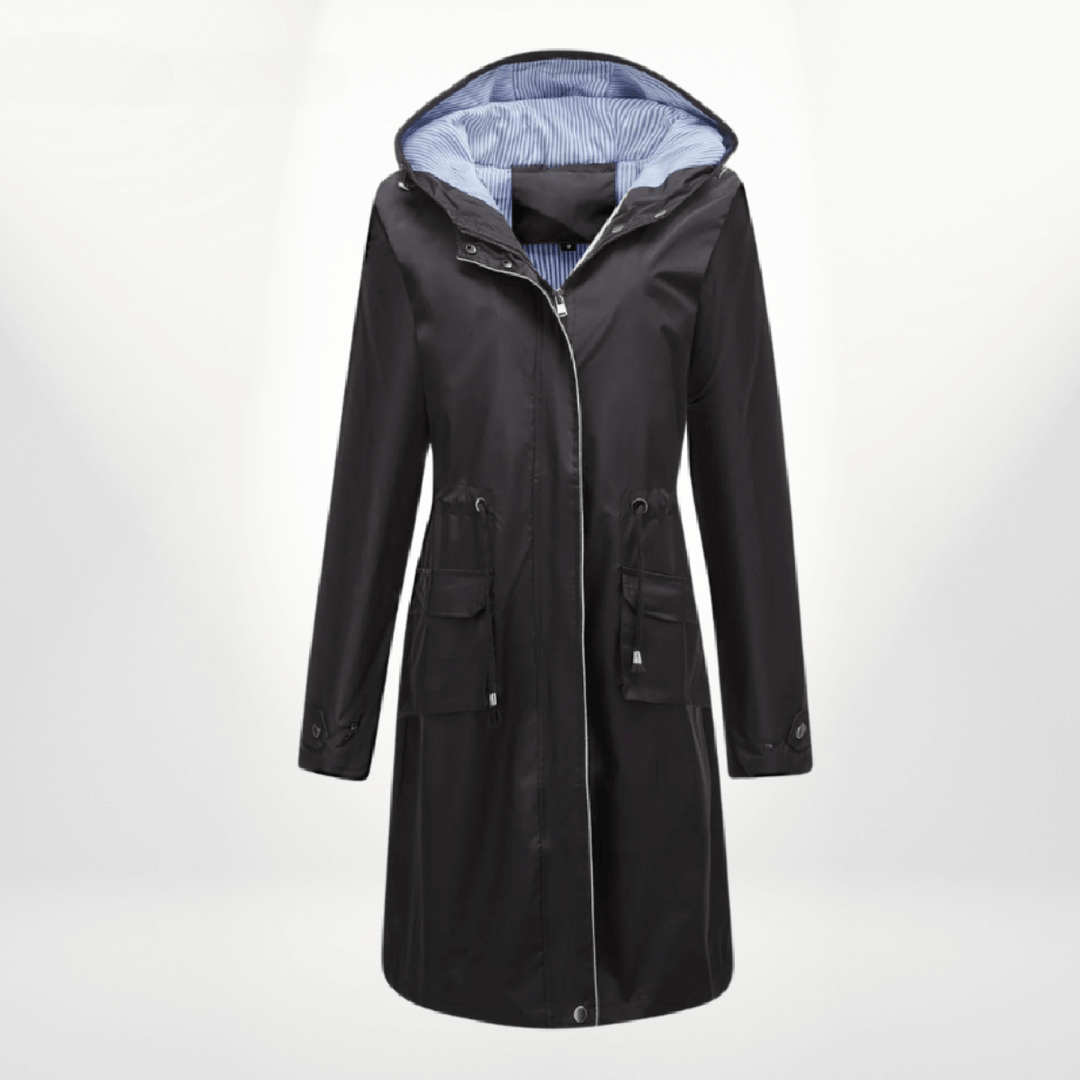 Manteau long noir pour femme avec capuche doublée, fermeture zippée, cordons de serrage à la taille et grandes poches avant, présenté sur un fond clair.