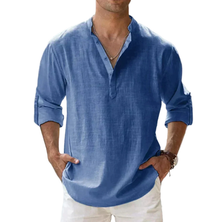 La chemise légère Ludovic pour homme, au design tendance, dans une teinte bleu clair. Avec son col Henley et ses manches longues retroussables, cette chemise offre un look décontracté et moderne, idéale pour les journées ensoleillées ou pour une tenue estivale élégante.