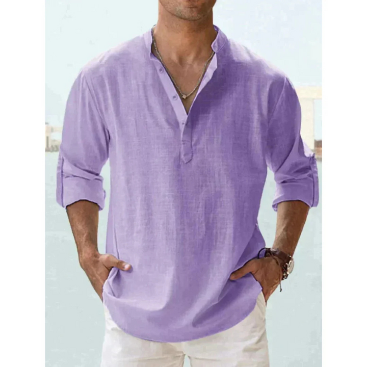 Chemise légère pour homme Ludovic en couleur lavande, avec col Henley et manches longues retroussables. Une pièce parfaite pour une tenue estivale élégante et décontractée.