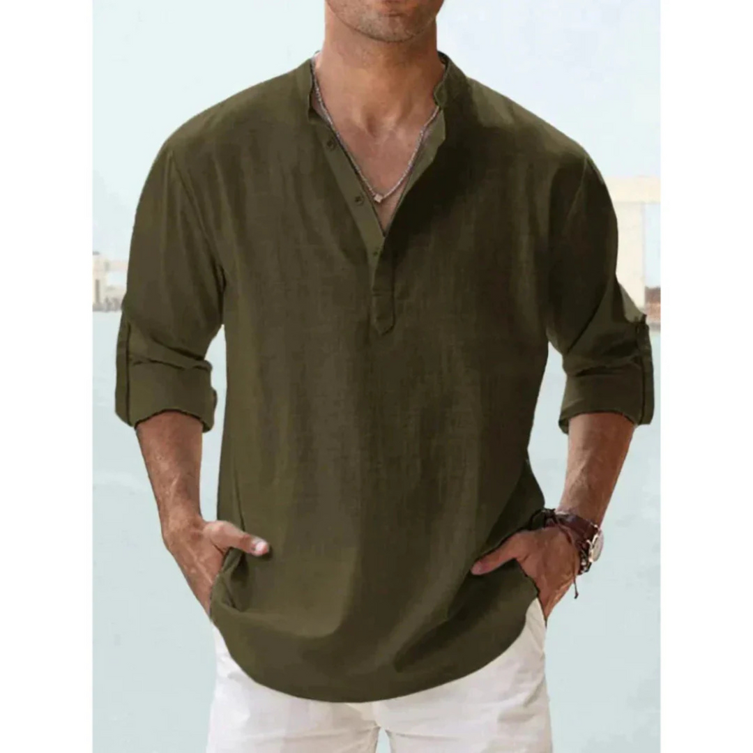 Chemise légère pour homme Ludovic en couleur kaki, avec col Henley et manches longues retroussables, parfaite pour une tenue décontractée et élégante.