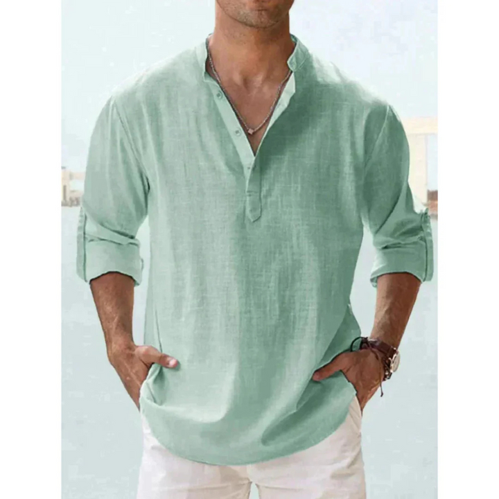Chemise légère pour homme Ludovic en couleur vert menthe, avec col Henley et manches longues retroussables, idéale pour un look estival et décontracté.