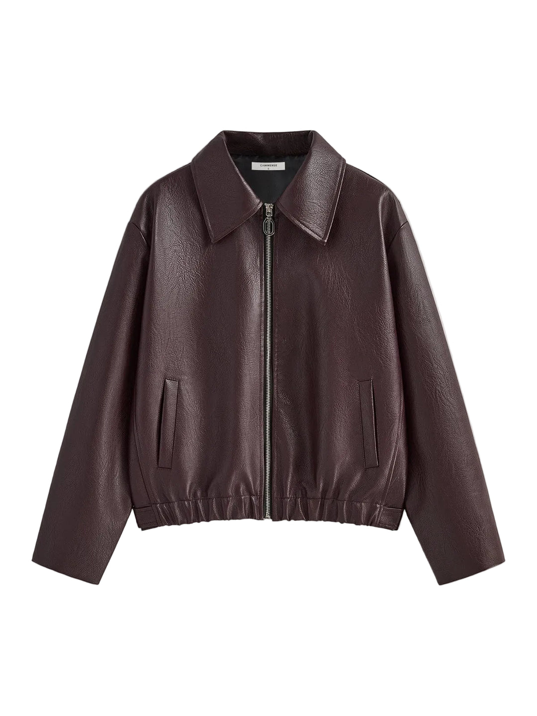 Veste en simili cuir bordeaux avec col large, fermeture zippée et taille élastiquée, offrant une coupe moderne et féminine, idéale pour un look élégant et décontracté.