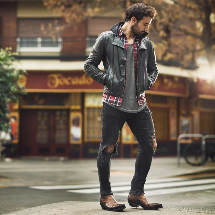 Bottes Domitille pour femme à style western, broderies travaillées et talon haut audacieux pour un look intemporel.