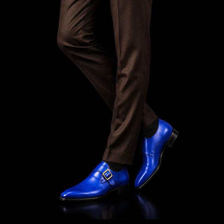 Herren-Schuhe aus Leder mit einfacher Schnalle, goldener Schnalle und spitzer Zehenpartie