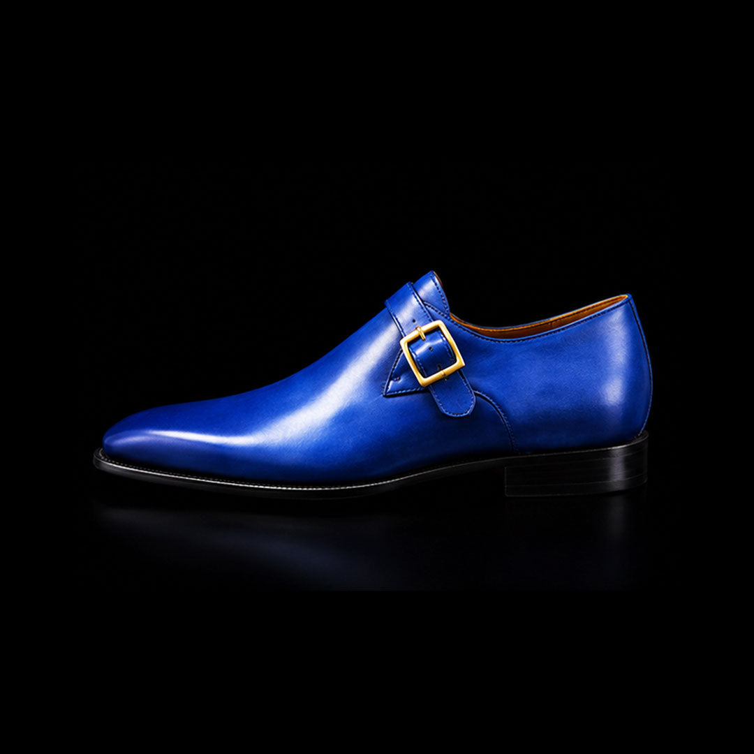 Herren-Schuhe aus Leder mit einfacher Schnalle, goldener Schnalle und spitzer Zehenpartie