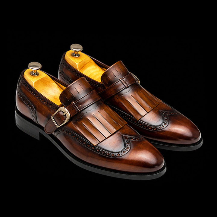 Herren-Loafer aus patiniertem Leder mit Schnalle und Brogue-Details