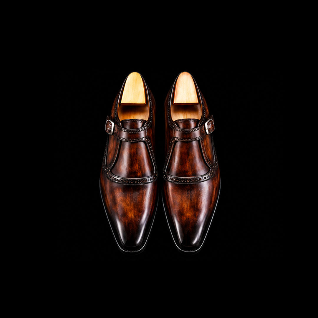 Herren-Lederschuhe mit Schnalle, Patina und Brogue-Details