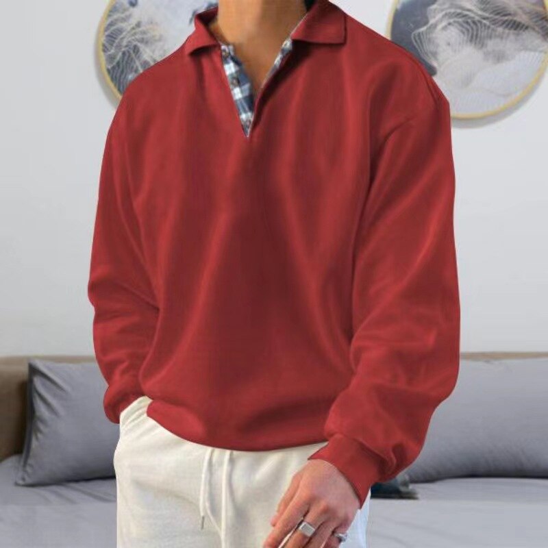 Pull d’été homme Michel moderne, haut rouge bordeaux à col polo avec détail intérieur à carreaux, manches longues et coupe décontractée, porté avec pantalon clair pour un style casual.