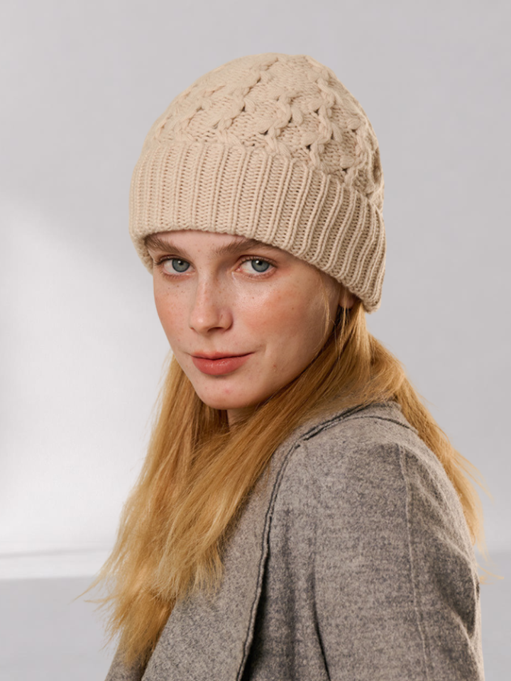 Bonnet Femme en Mélange de Cachemire à Maille Torsadée – Bord Côtelé
