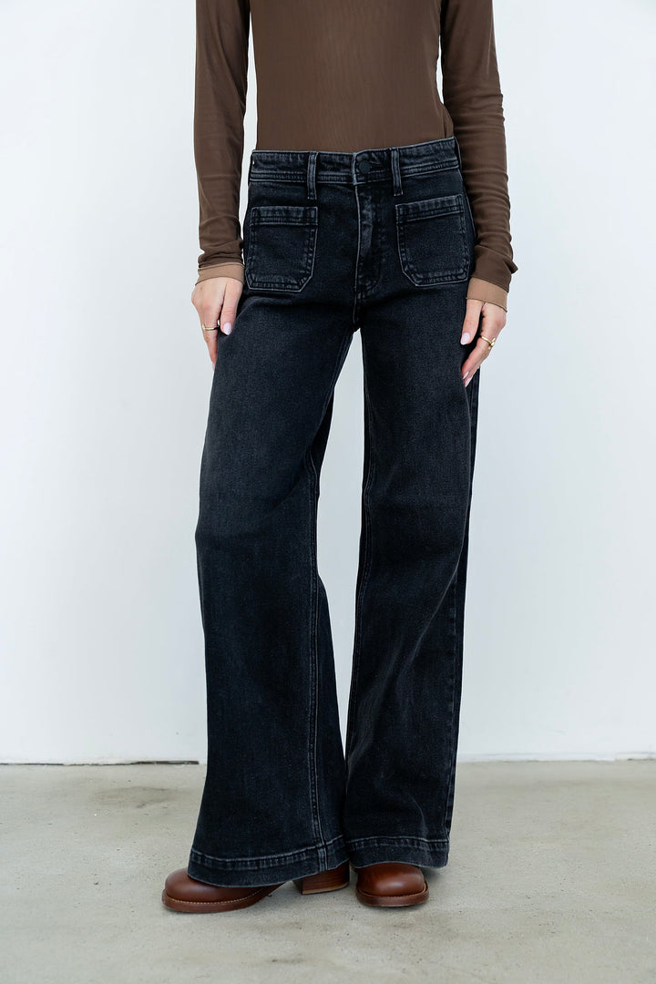 Jean Large Femme – Taille Haute Denim Noir Délavé