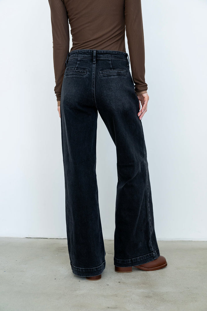Jean Large Femme – Taille Haute Denim Noir Délavé