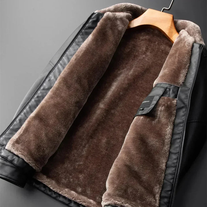 Giubbotto da uomo in similpelle foderato in sherpa con colletto in pelliccia