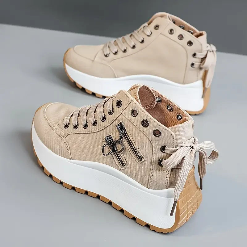 Damen-Keilsneaker mit Schnürung, runder Zehenpartie und dicker Sohle