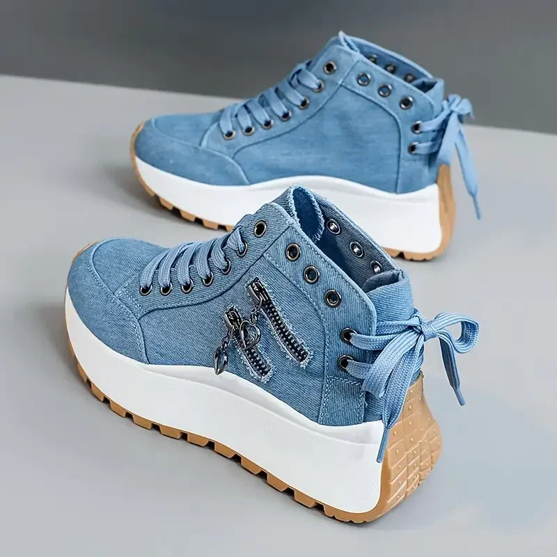 Damen-Keilsneaker mit Schnürung, runder Zehenpartie und dicker Sohle