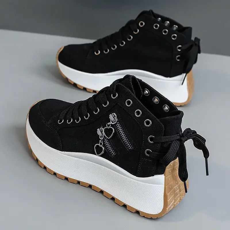 Damen-Keilsneaker mit Schnürung, runder Zehenpartie und dicker Sohle