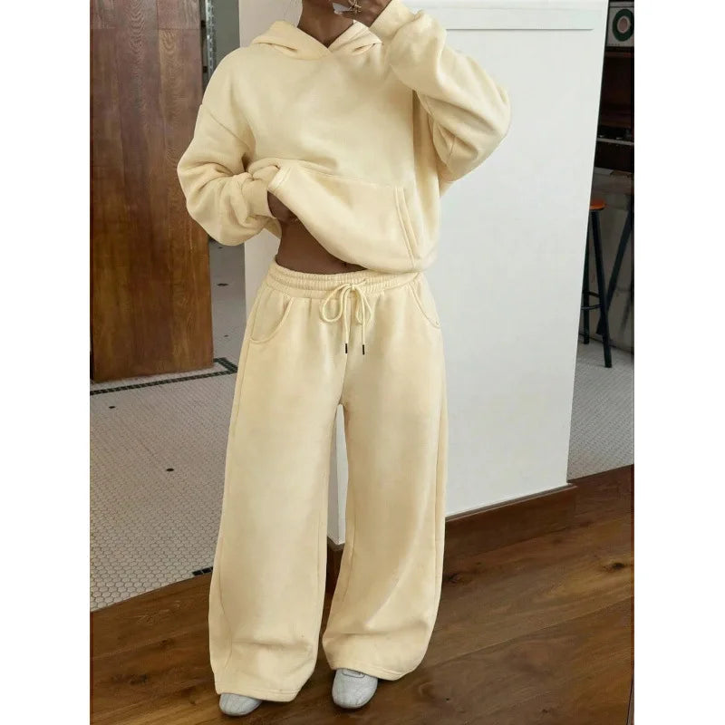 Damen-Trainingsanzug mit kurzem Kapuzenpullover und Hose mit weitem Bein und Taschen